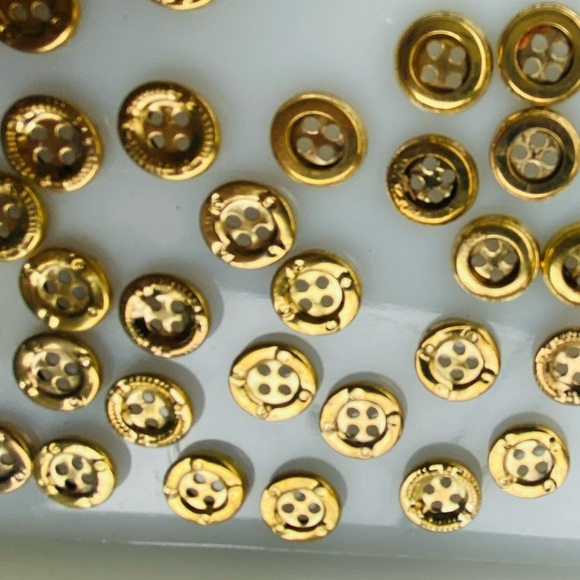 Vintage Gold Tone Metal Button Bundle - Picture 7 of 8